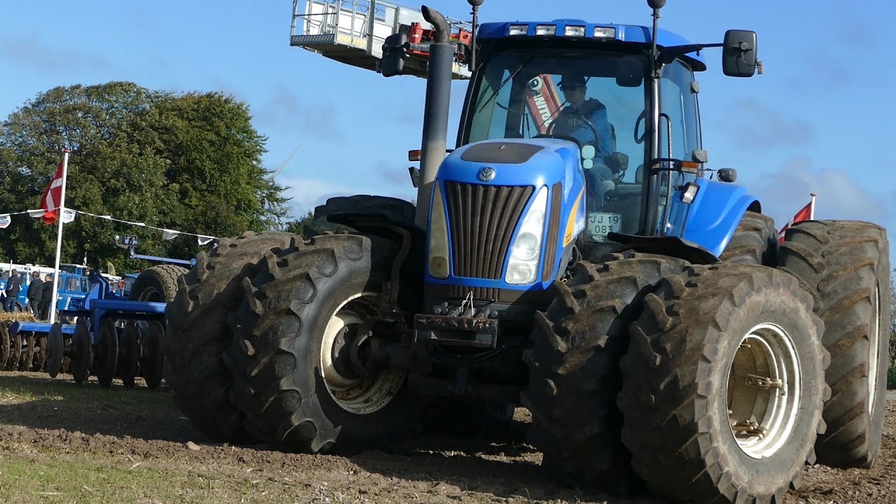 New Holland TG230 Cultivating The Field w/ Dalbo AXR-H 600 Disc Cultivator | Danish Agriculture 2017