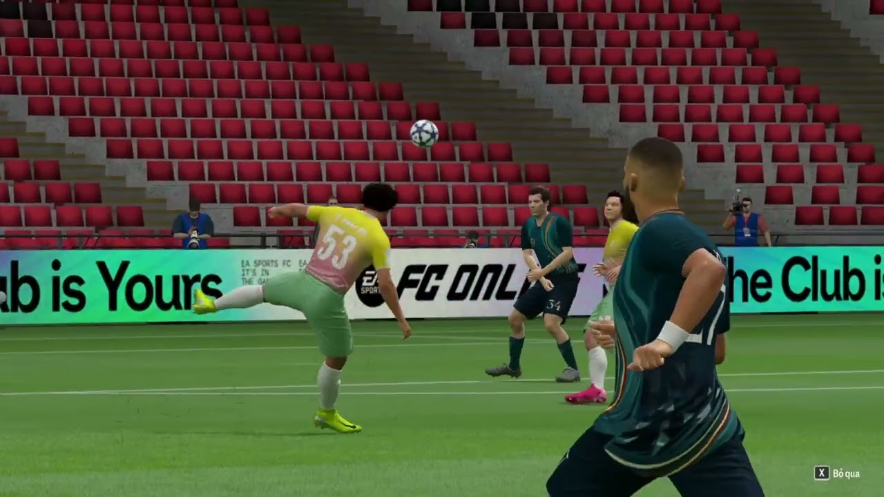 Trận bóng FC Online ...