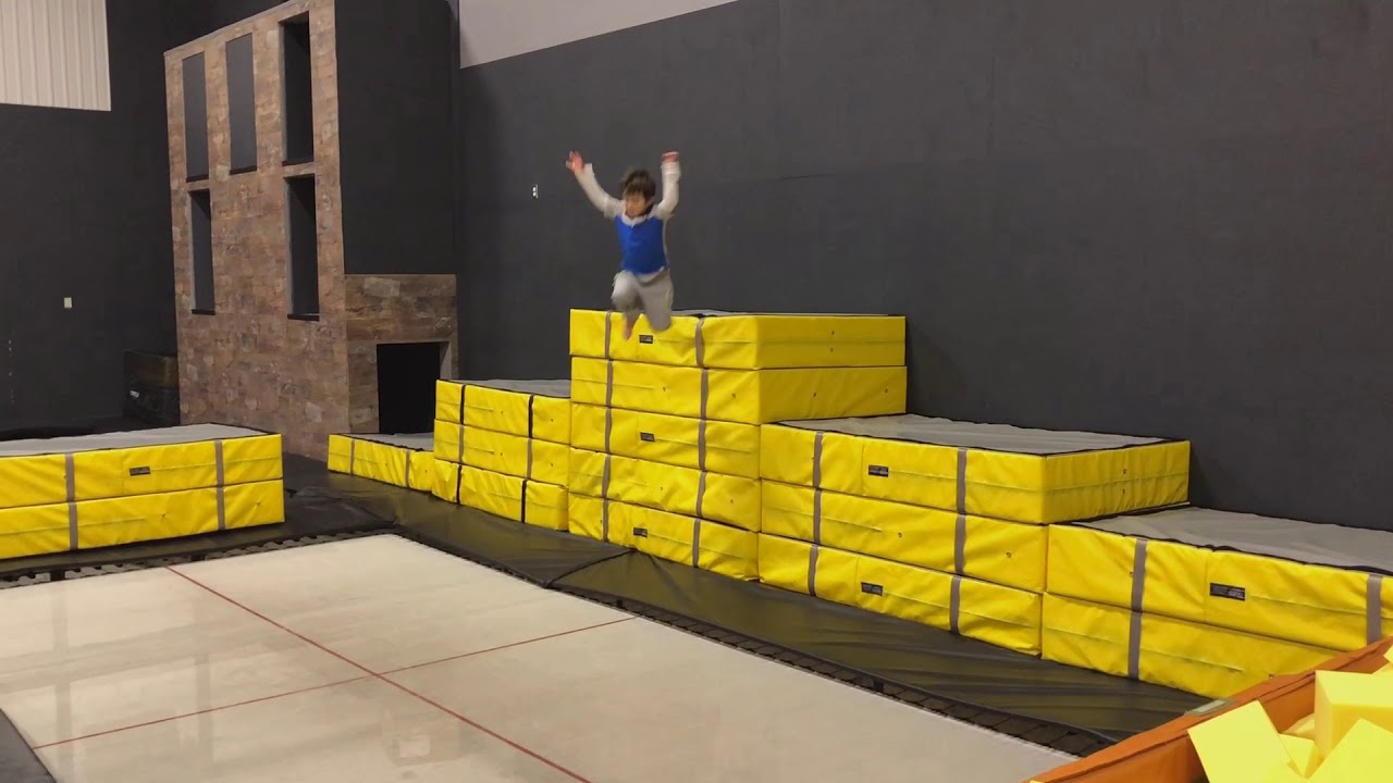 Cours de trampoline Québec - Le Studio Acrobatique Xtreme