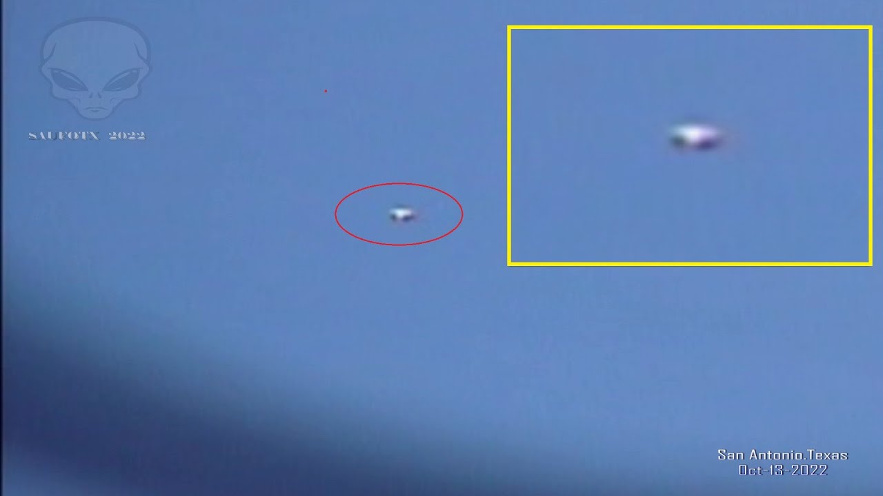 Oct -13- 2022  UAP With What Appears To Have A Rotating Light Around It👀👽🛸