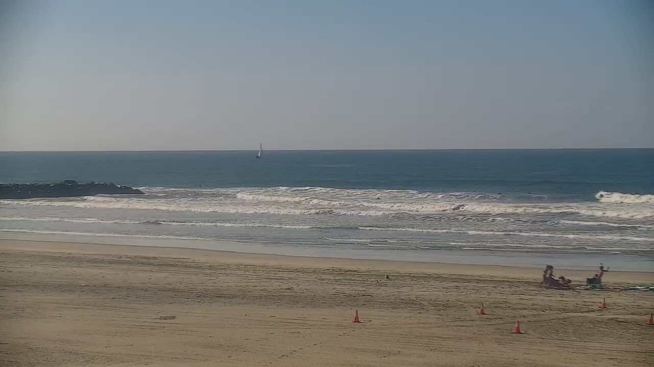 Surfing oceanside harbor s jettie