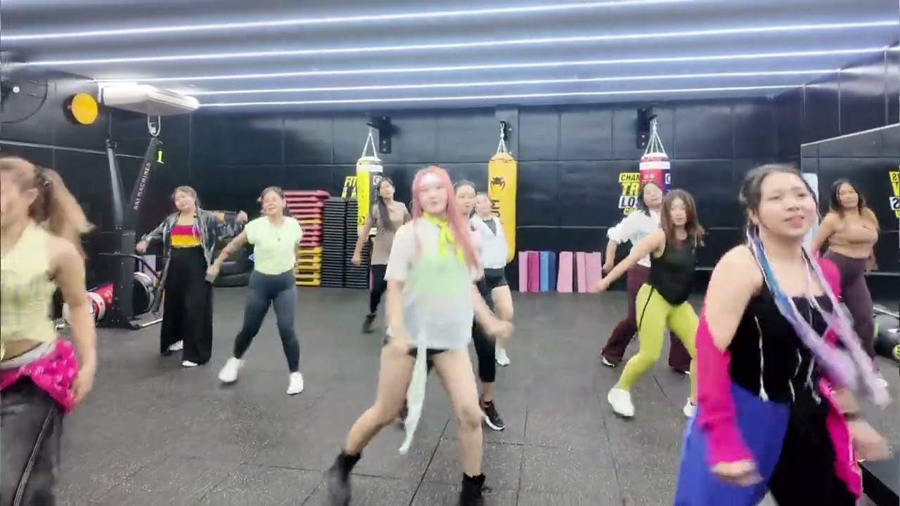 ချမ်းလွန်းလို့တုန် - နီနီခင်ဇော် [ dance for beginner choreo by Mini ] 