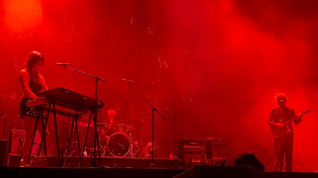 Blonde Redhead - Kiss Her Kiss Her (Istanbul Zorlu PSM Live 8/6/24)