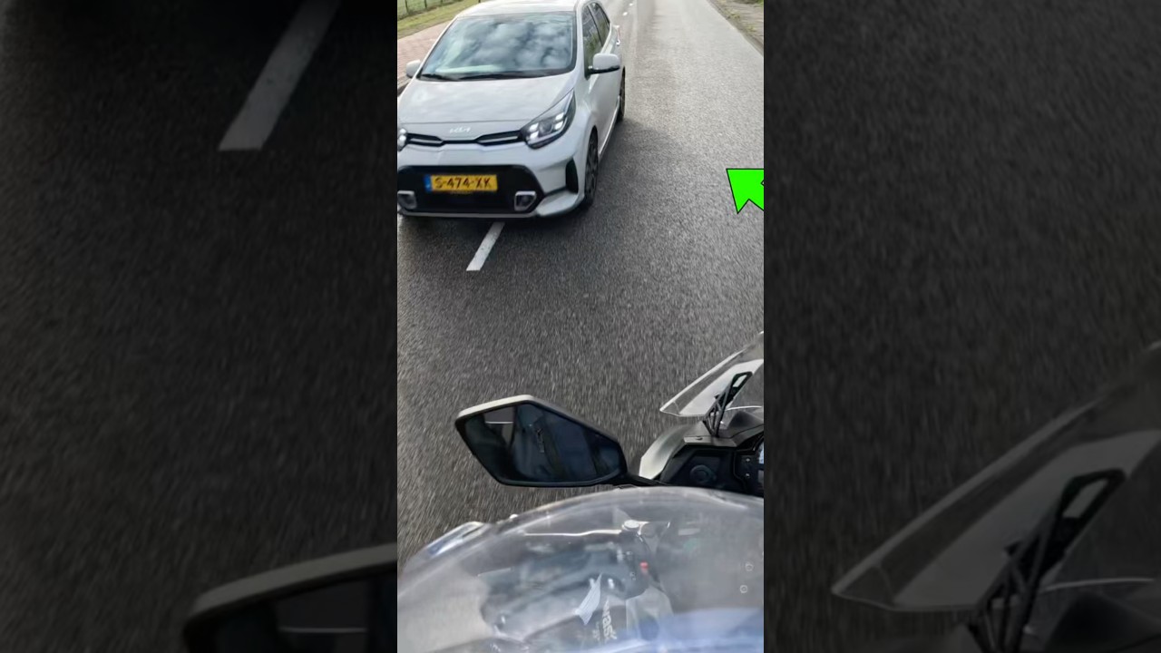 Araba az daha &ccedil;arpıyordu. #kawasakiversys650