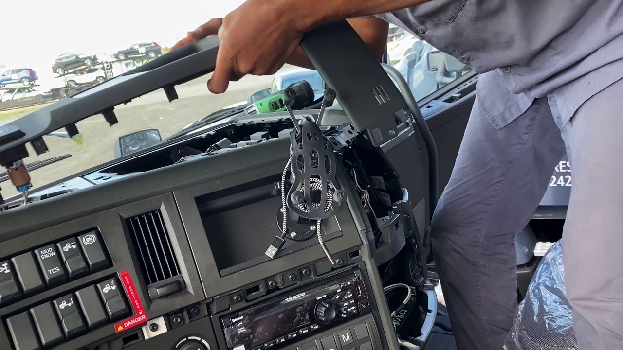 2021 Volvo Truck (ELD) Electronic Logging Devices Installation video 1/3