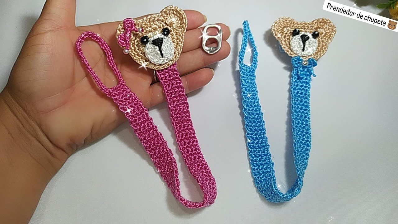 URSO PRENDEDOR DE CHUPETA EM CROCHÊ FEITO COM LACRES♻️ 🐻🐻