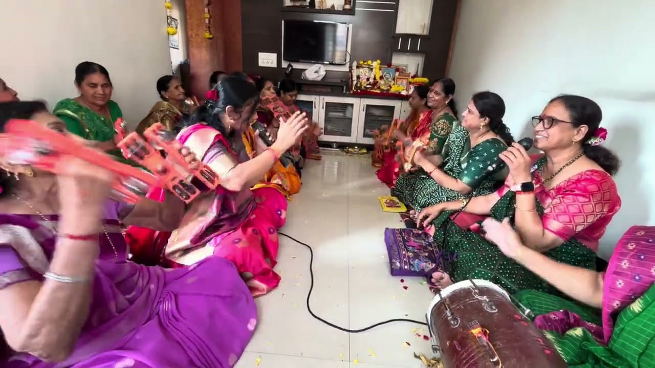 લખેલું છે 🌷નયના બેન નું સુપર ભજન🌷મારા ભોલા ને કહેજો મારે લીલા લહેર છે 