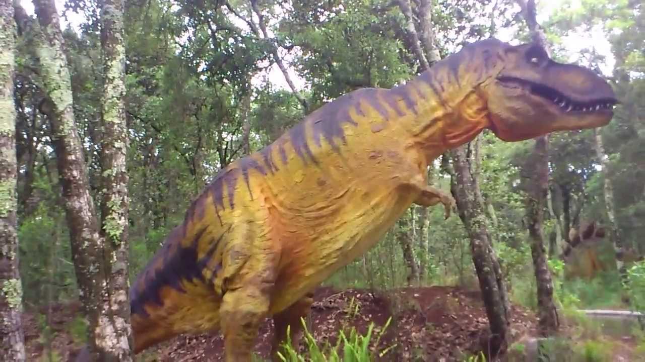 Paseo en bioparque estrella entre dinosaurios