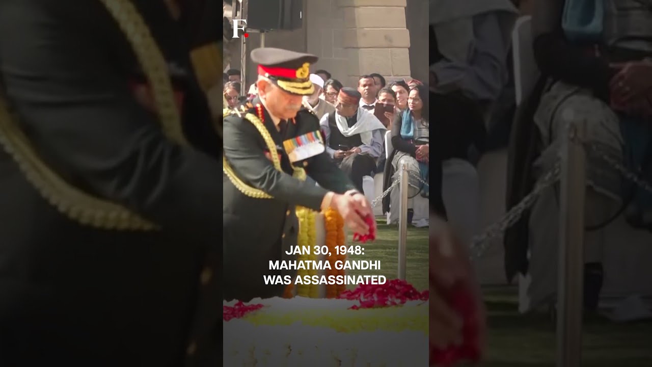 Martyrs&rsquo; Day: PM Modi Pays Tribute to Mahatma Gandhi On His Death Anniversary at Rajghat | N18G
