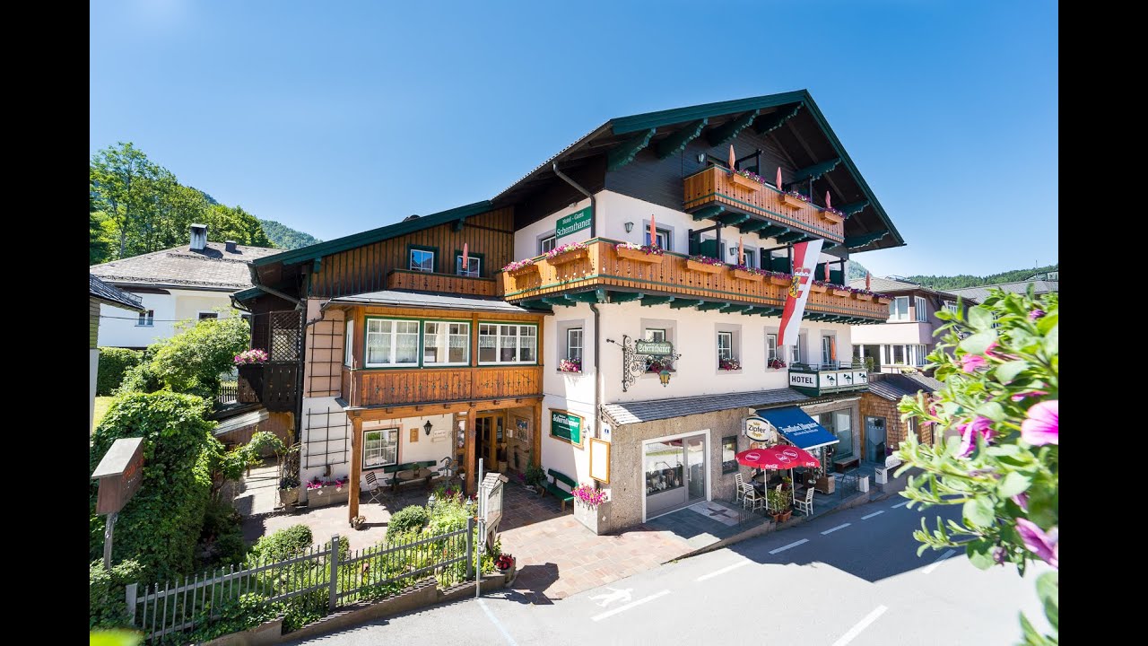 Hotel Schernthaner und  das Zwölferhorn in St.Gilgen