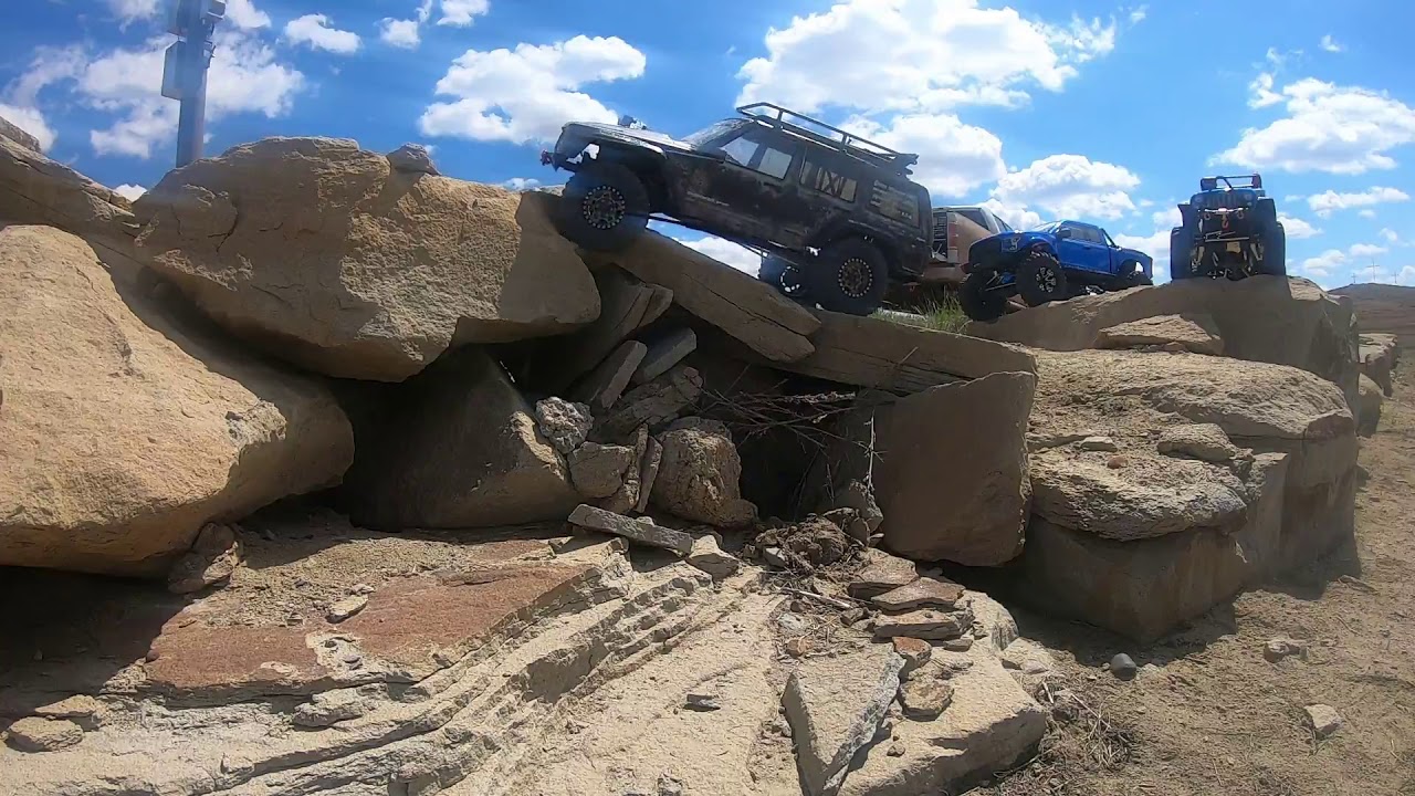 scx10 2 vs trx4 vs cragsman c. crawling on the rocks