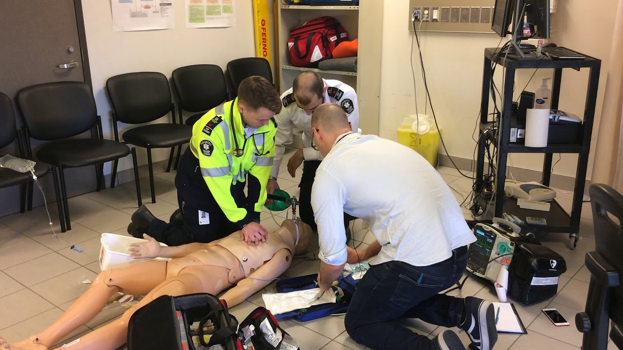 ACLS &ndash; Остановка сердца и последующее ведение пациентов (3 спасателя) &ndash; демонстрация сценария фел...