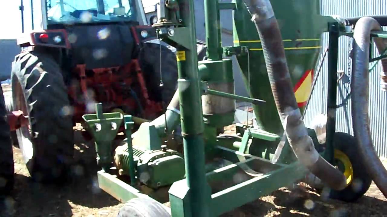 1086 International and Conveyair grain vac