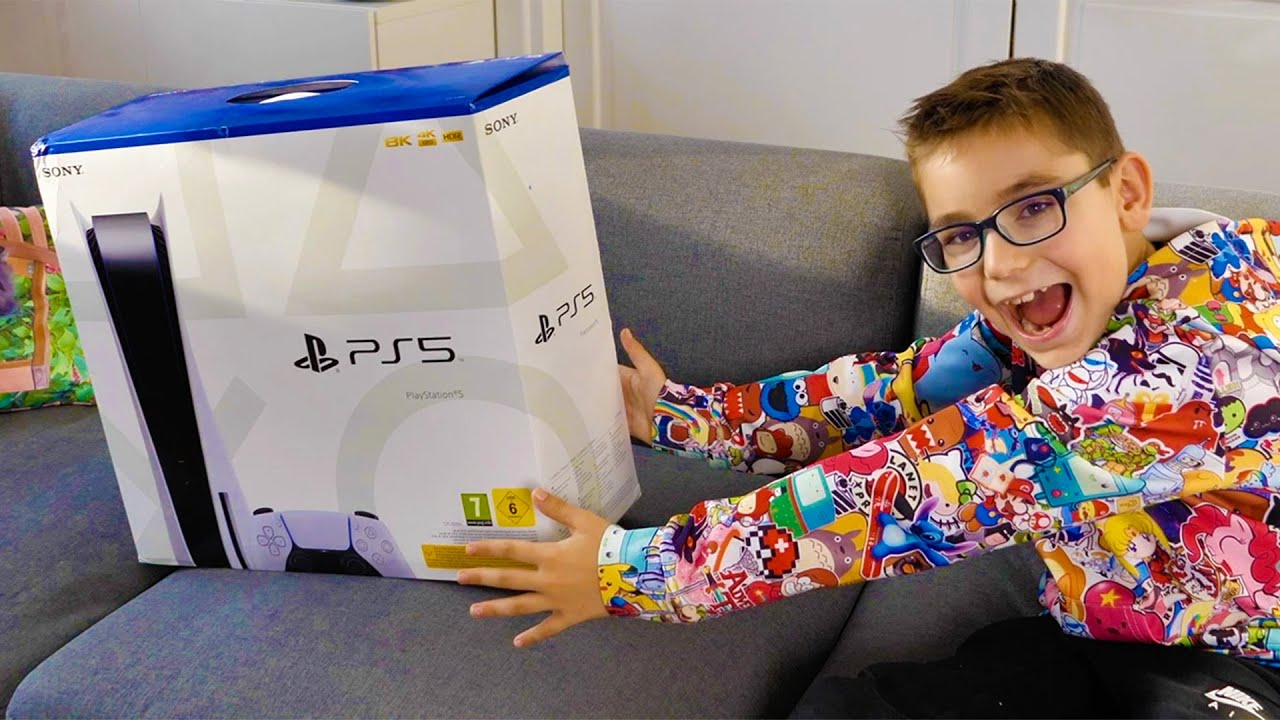 JE D&Eacute;COUVRE LA PS5 ! (Nouvelle Console Sony PlayStation 5)