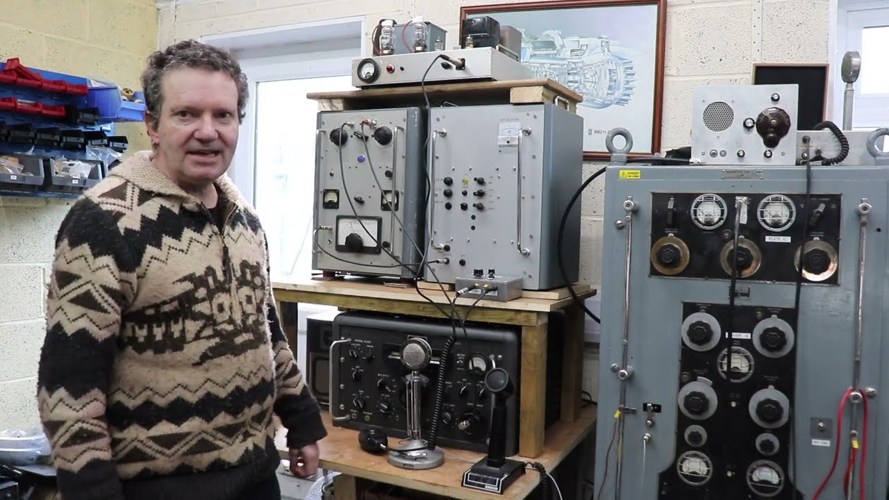 Morse Code And AM Contact On Old 1950's Transmitter