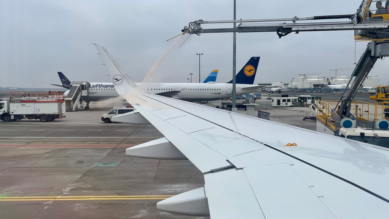 Lufthansa Airbus A320-200 Cloudy Winter Takeoff from Frankfurt am Main | FRA-BIO