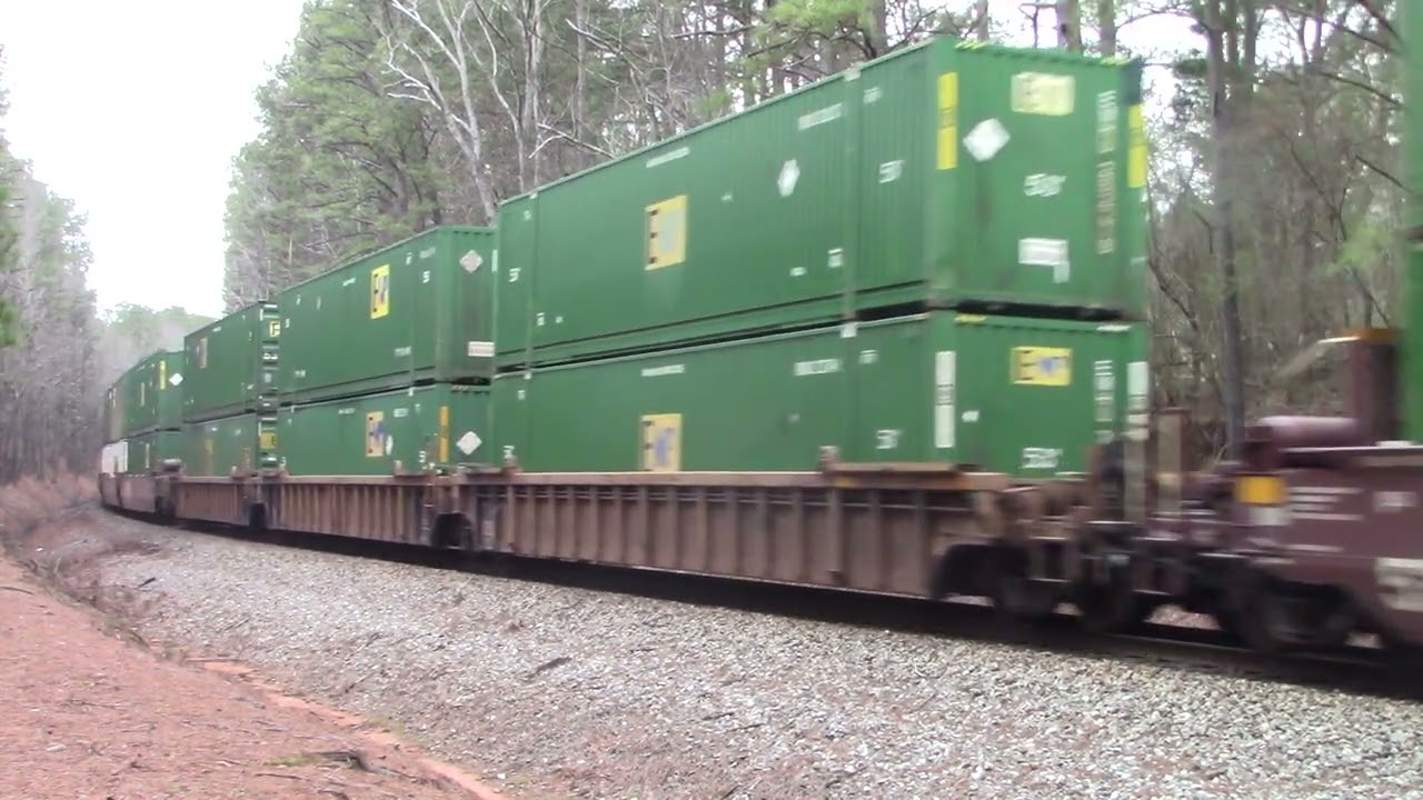 UP 7687 leads 28J in Pell City AL 1/29/23