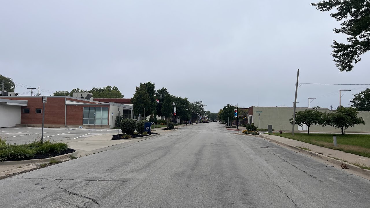 Hii ndio DOWNTOWN ya mji wa Belton, Missouri USA 🇺🇸 Mji mdogo sana, utashangaa 😳😳🤣🤣