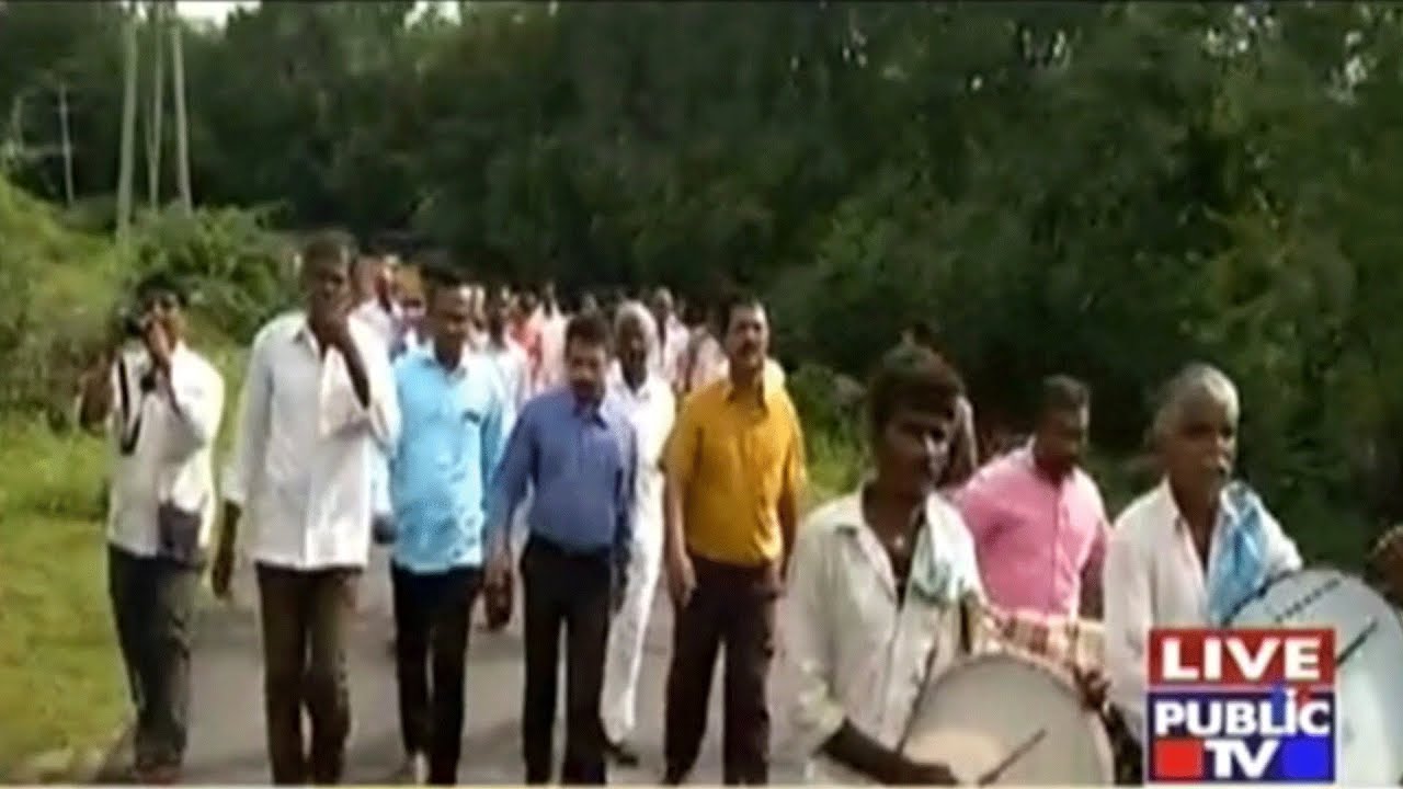 Chitradurga: Zilla Panchayat CEO Conducts Campaign To Build Toilets