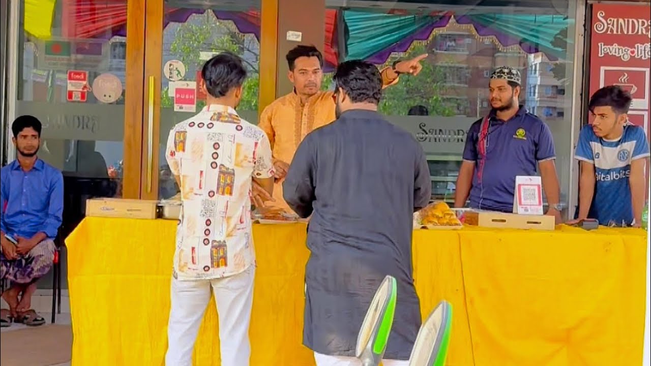 কিছু কিছু মানুষের স্বভাব চরিত্র কখনোই বদলায় না আর তারা টাকার অহংকারে মানুষকে মানুষই মনে করে না