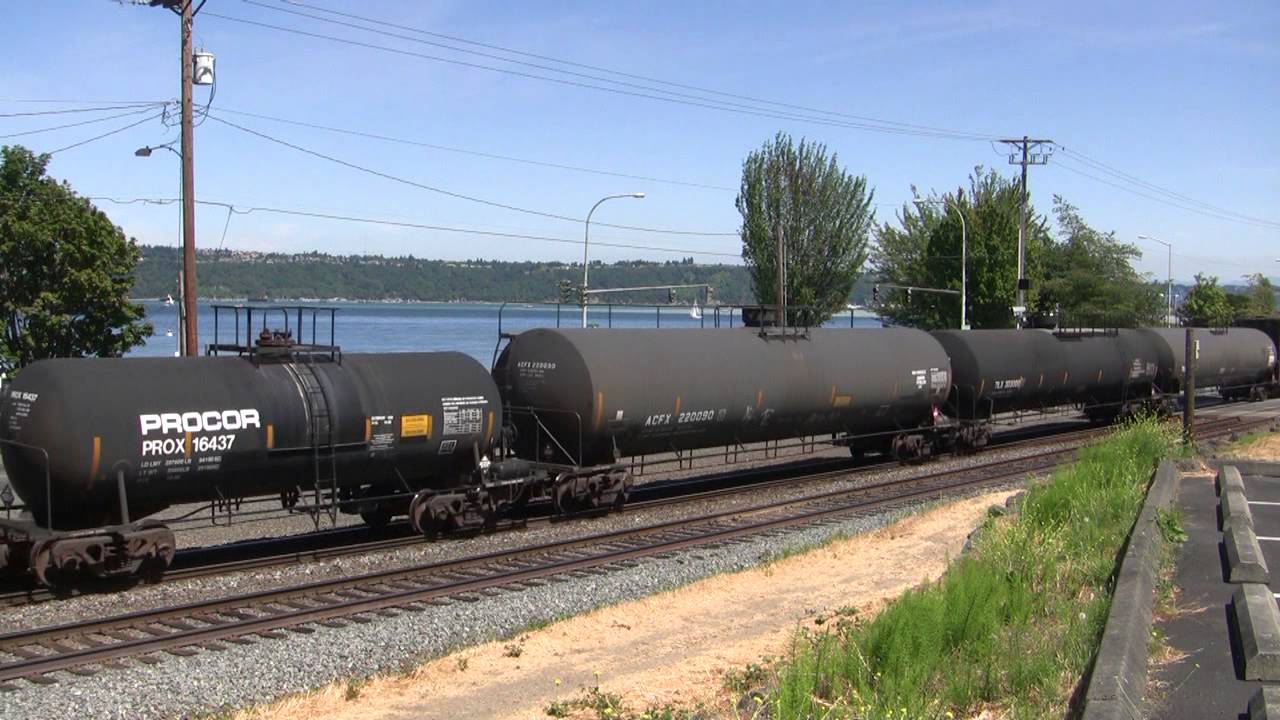 UP 5162 And BNSF 6928 Lead Trains @ Old Town Tacoma, WA w Canon HF11