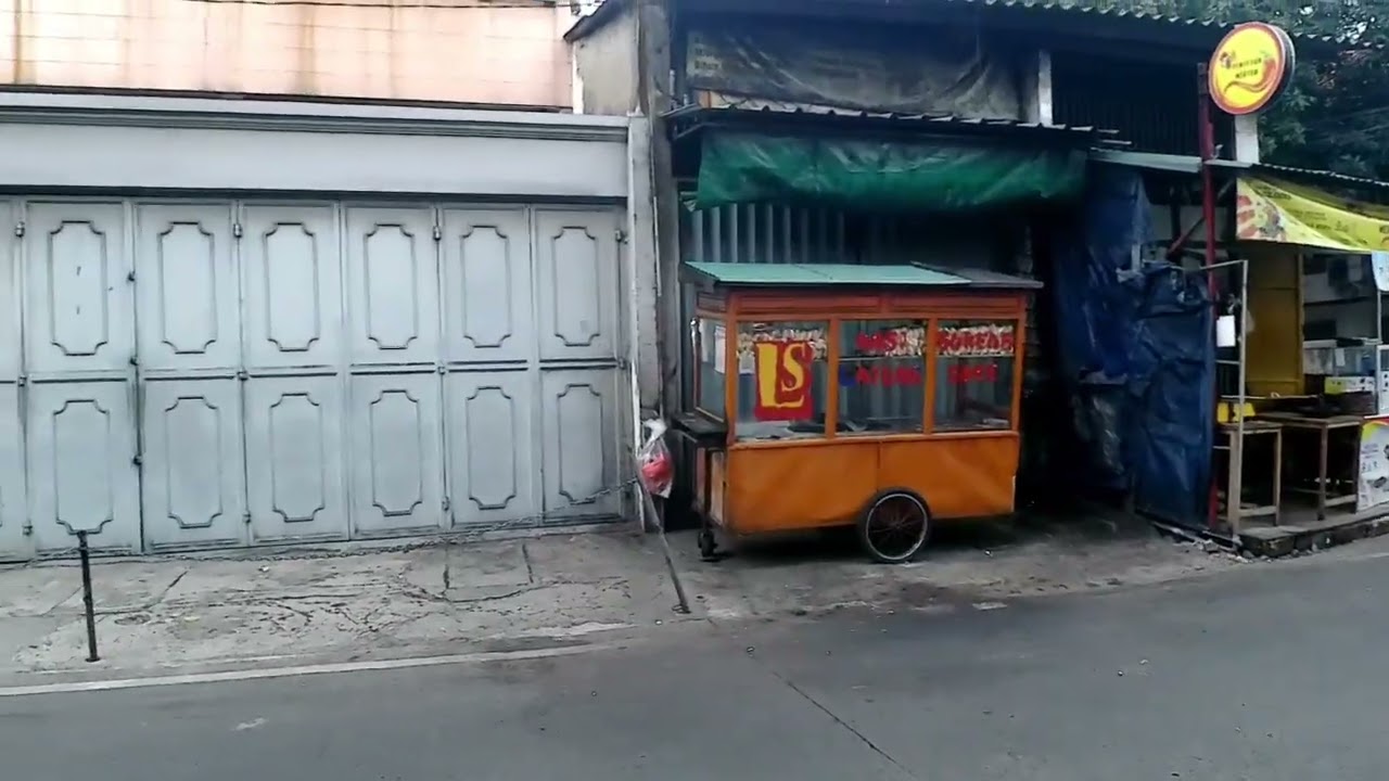 Lagi beli bakwan jagung di restoran bangka  bricaAE3X