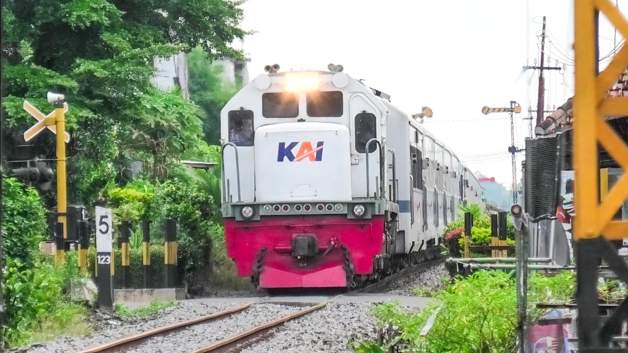 MOMEN UNIK KA MATARMAJA MEMBAWA KERETA LUAR DINAS DAN KERETA TERKENA TASPAT SEMBOYAN 2A