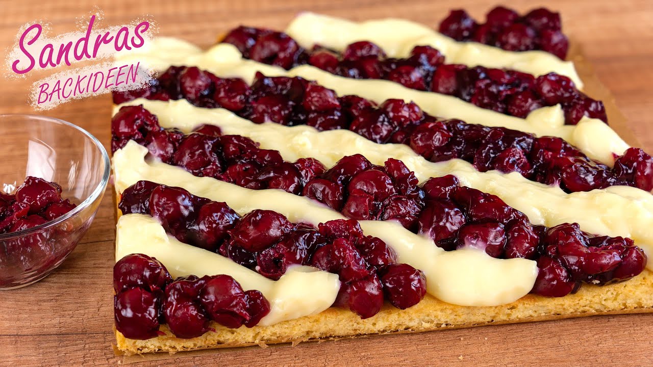 Kirschkuchen mit Pudding - leichtes Rezept | Blechkuchen mit Sauerkirschen