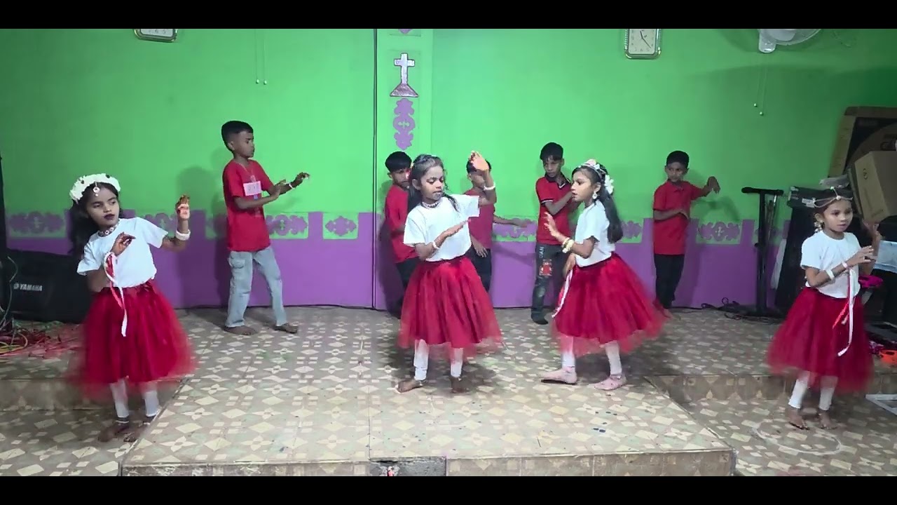 योना देखो भाग गया,भाग गया देखो योना # Christmas celebration 