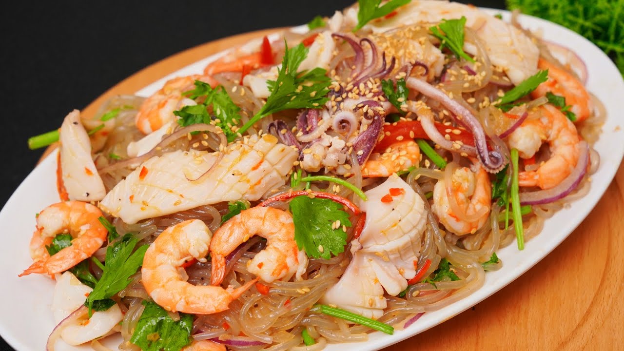 Cách làm MIẾN TRỘN HẢI SẢN vừa ngon vừa lạ miệng, đổi món cho gia đình | Bếp Nhà Giang