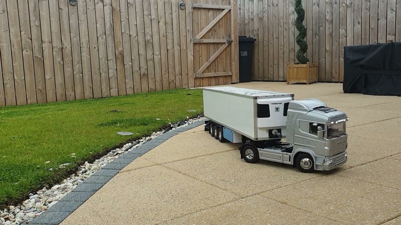 RC Truck Tamiya Silver Edition Scania R470 With Reefer Trailer & LESU V8 Sound Module