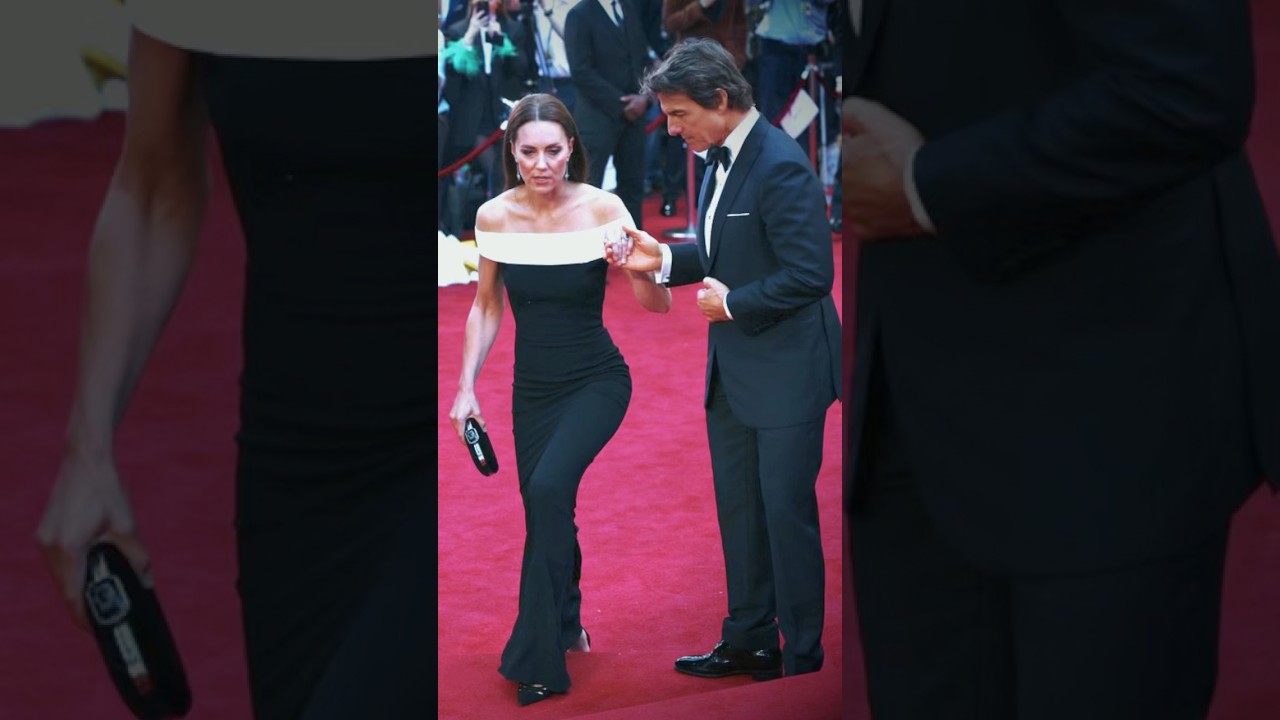 We never forget when Tom Cruise took the Princess Catherine by hand as she ascended some stairs.
