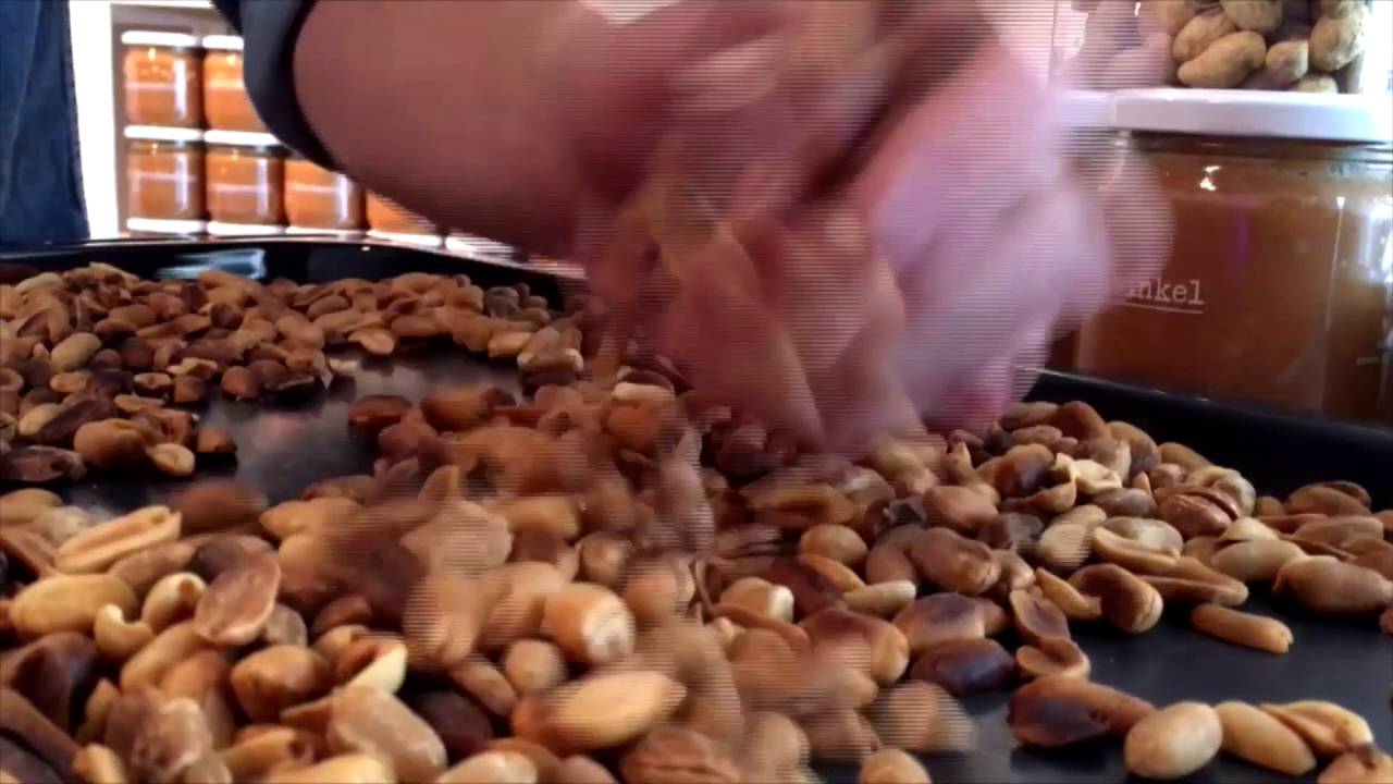 Pindakaas maken in De Pindakaaswinkel