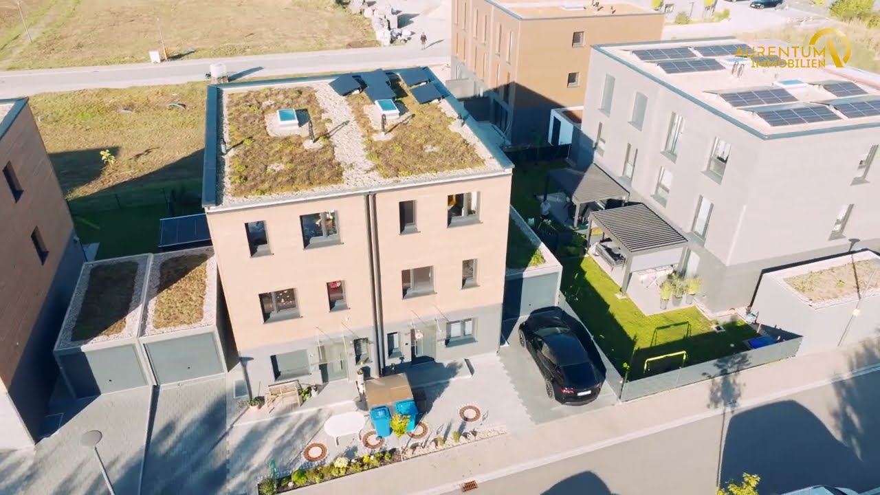 Neuwertige Doppelhaushälfte in moderner Holzmassivbauweise –KfW-40-Effizienzhaus mit Vollausstattung