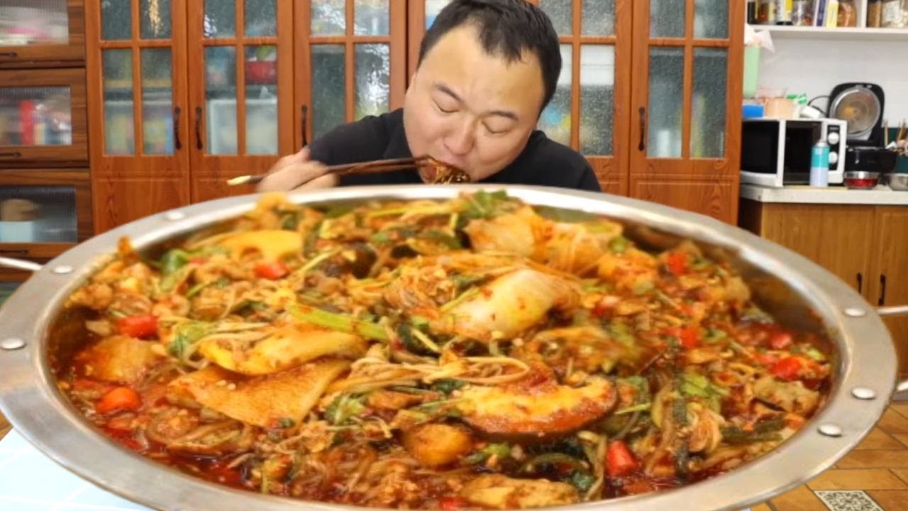 🔥【麻辣拌真香预警】黏糊糊麻辣拌！辣到跳脚直呼过瘾！看阿强狂扒三碗米饭才过瘾！