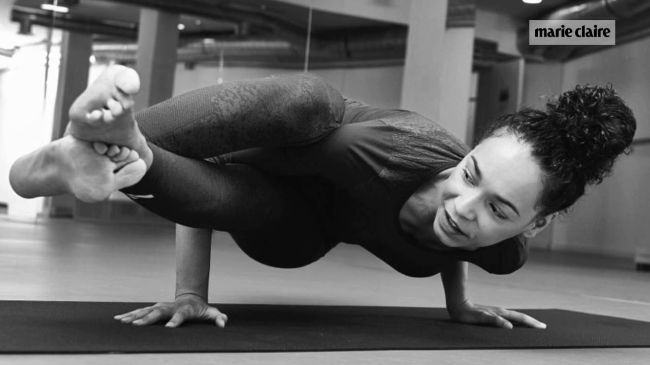 Clase de yoga con Montse Pla: cuervo lateral