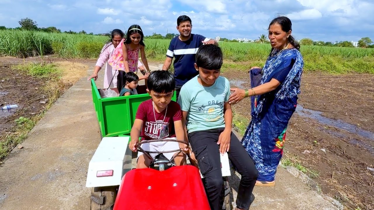 Mauli kute subscribers ko tractor me bithake ghumne gaya  😳