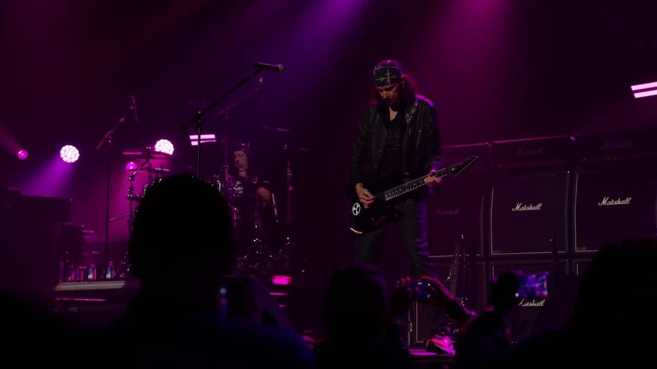 【KISS Kruise: Land-Locked In Vegas】 Bruce Kulick live (1 of 2)