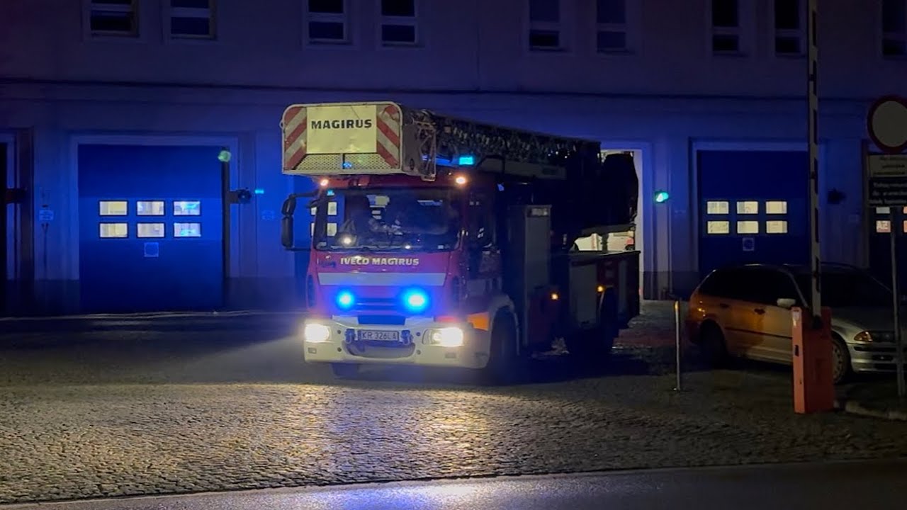JRG-SA PSP Kraków | Wyjazd alarmowy 3 zastępów Straży Pożarnej oraz Patrolu Policji do zdarzenia! 