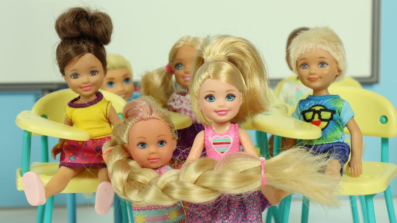Barbie Ve Ailesi Bölüm 240 | Okula Yeni Kız Geliyor Rapunzel | Çizgi film tadında evcilik oyunları