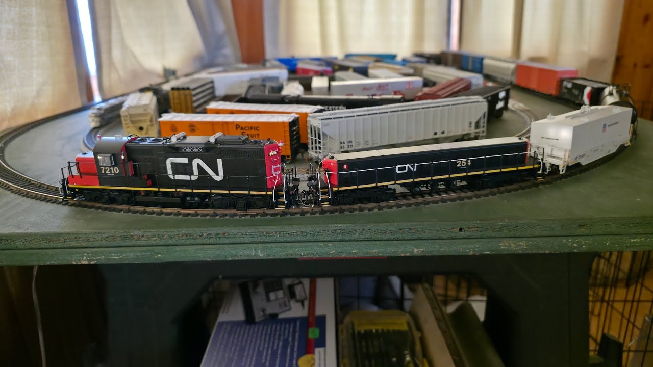 Rapido HO Scale CN GP9RM Mother and Slug unit set 7210 + 254!! 