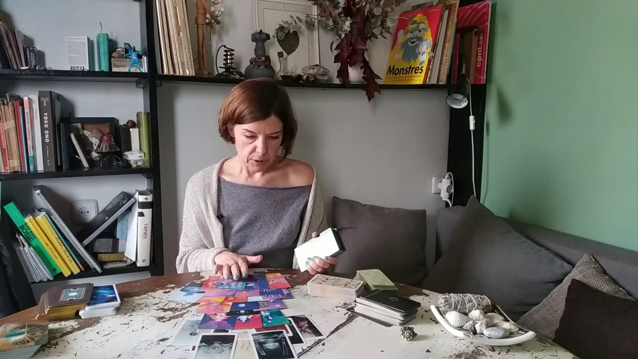 🔥 С кем он вас обсуждает и что говорит. Гадание таро онлайн