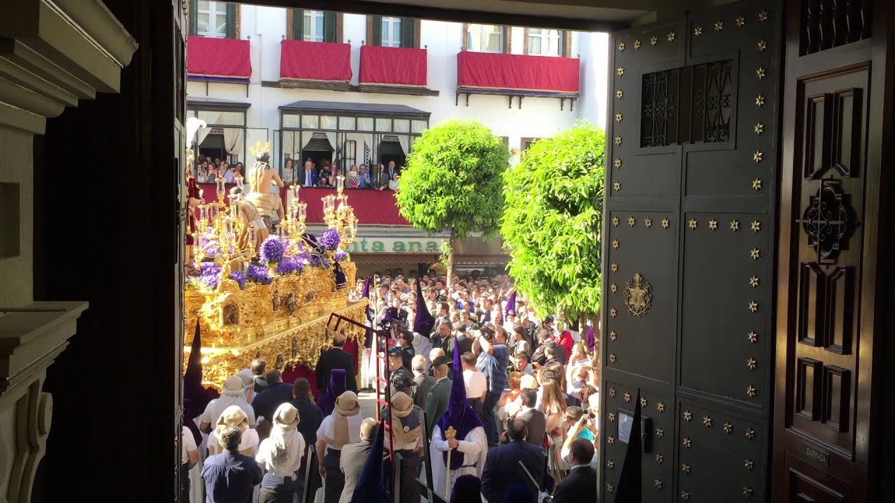 Jesus de las Penas 2015. Salida desde dentro de la Capilla.