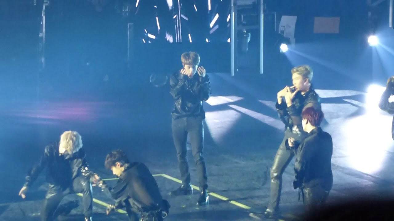 BTS - Fake Love - Live at London O2 Arena