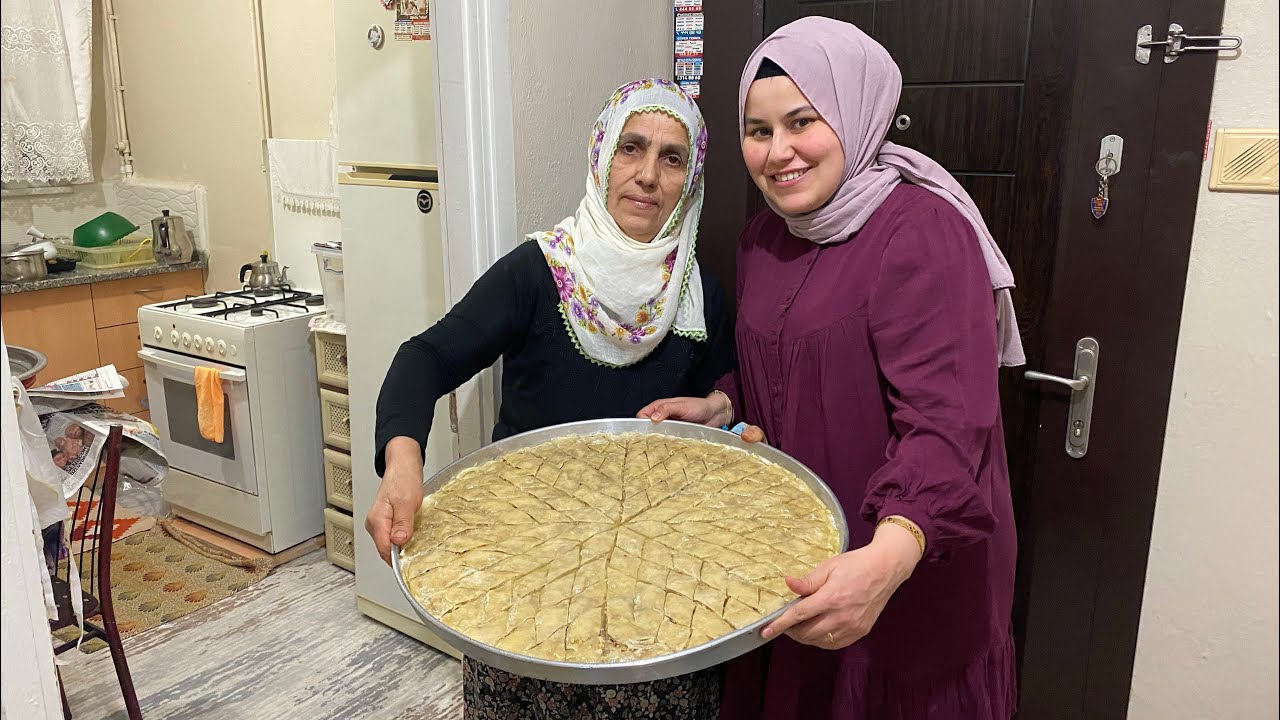 KAYINVALİDEMLE MEŞHUR BAKLAVASINI YAPTIK | BEBEĞİN İSMİNE NE TEPKİ VERDİ?