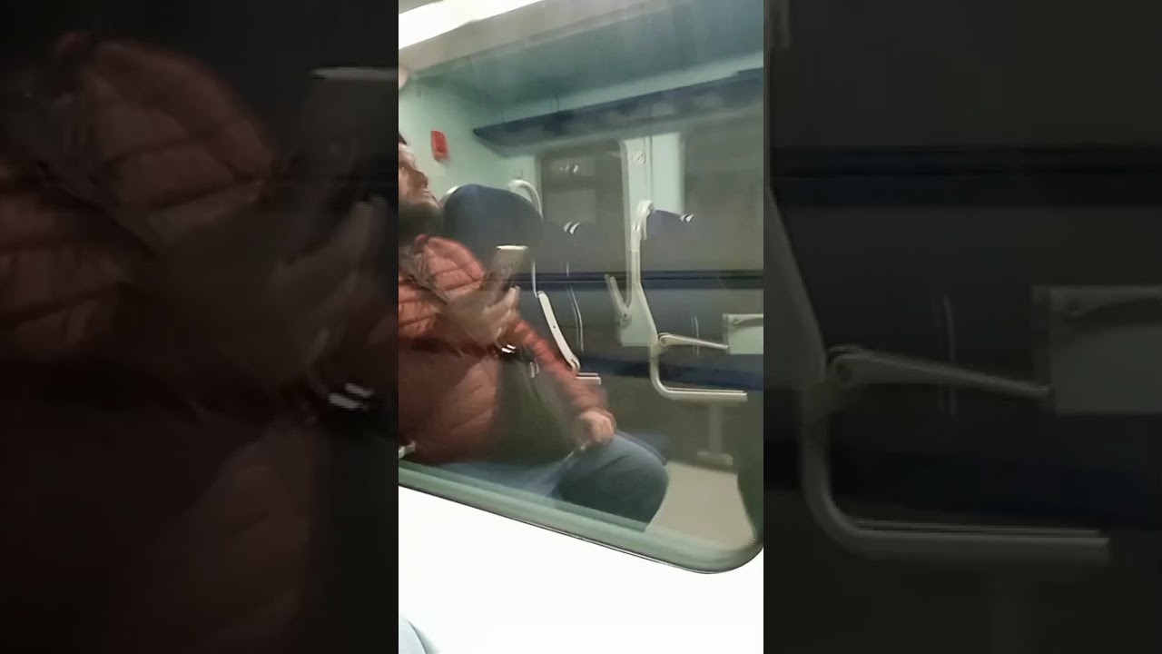 Col treno della Neve di AW in transito fra Robilante e Vernante. R 94219 con Atr Swing 220.035 Atlas