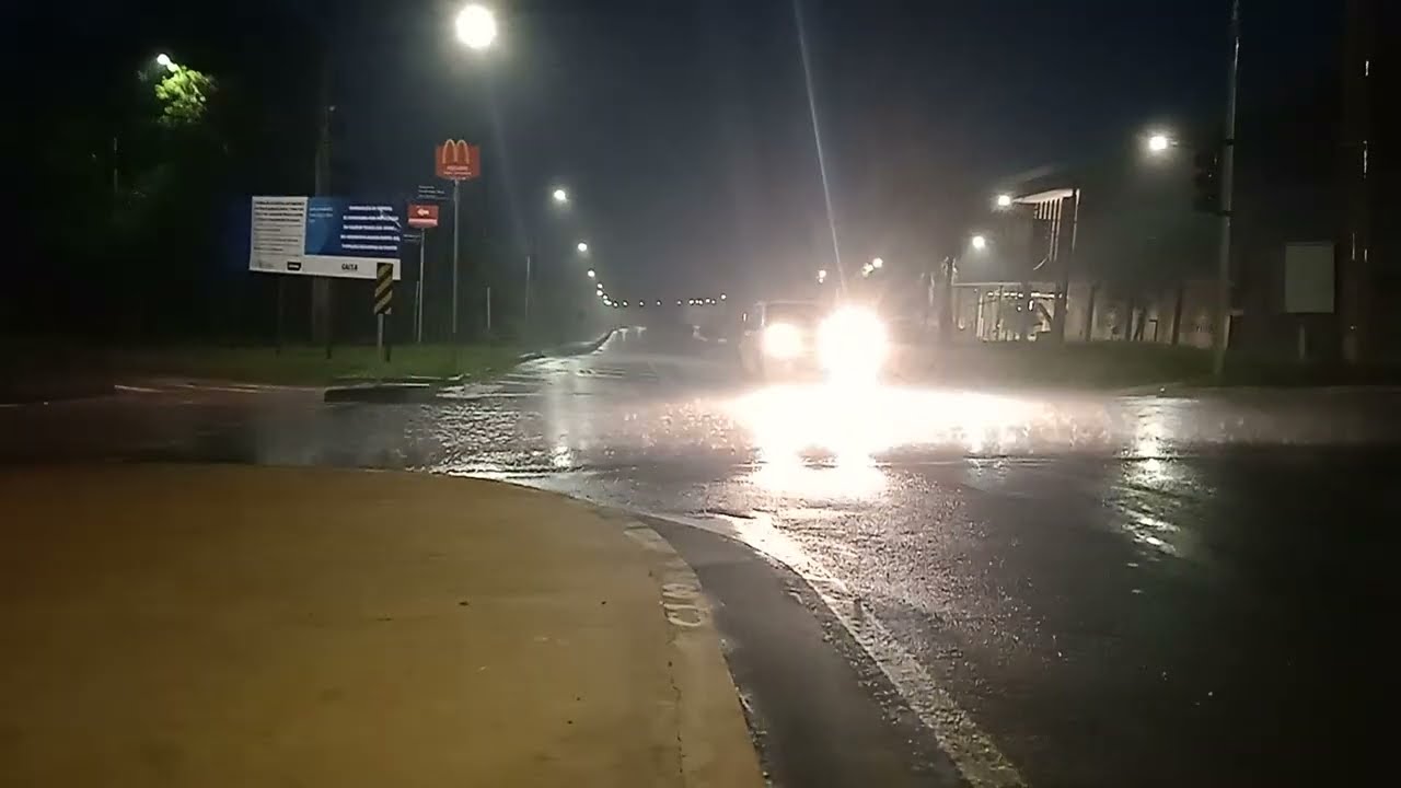 🌧️ Chuva atrapalhou o meu trabalho e o passeio do cachorro de rua.