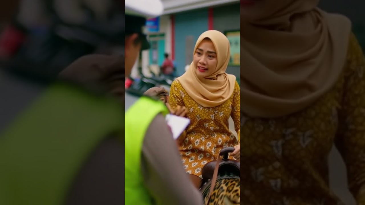 Ibu jaguar ditilang polisi