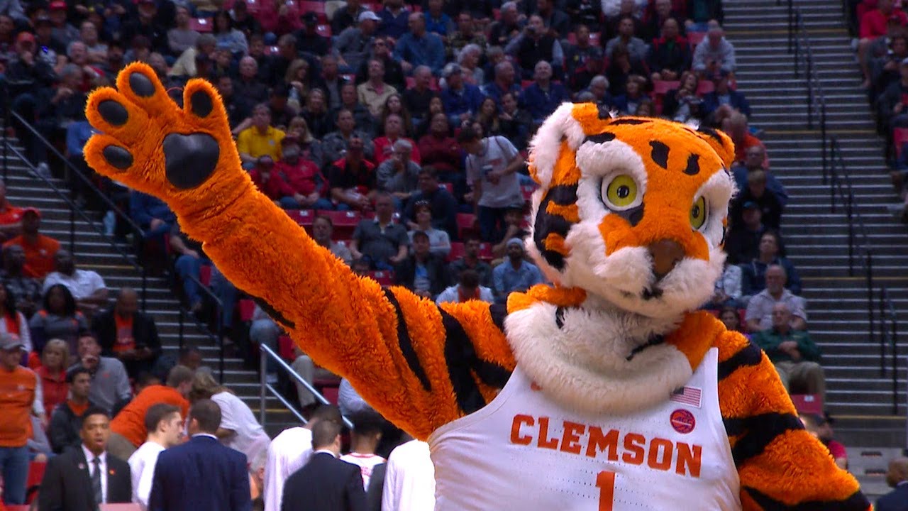 Mascot Madness: The Best Mascot moments from the opening weekend of the NCAA tournament