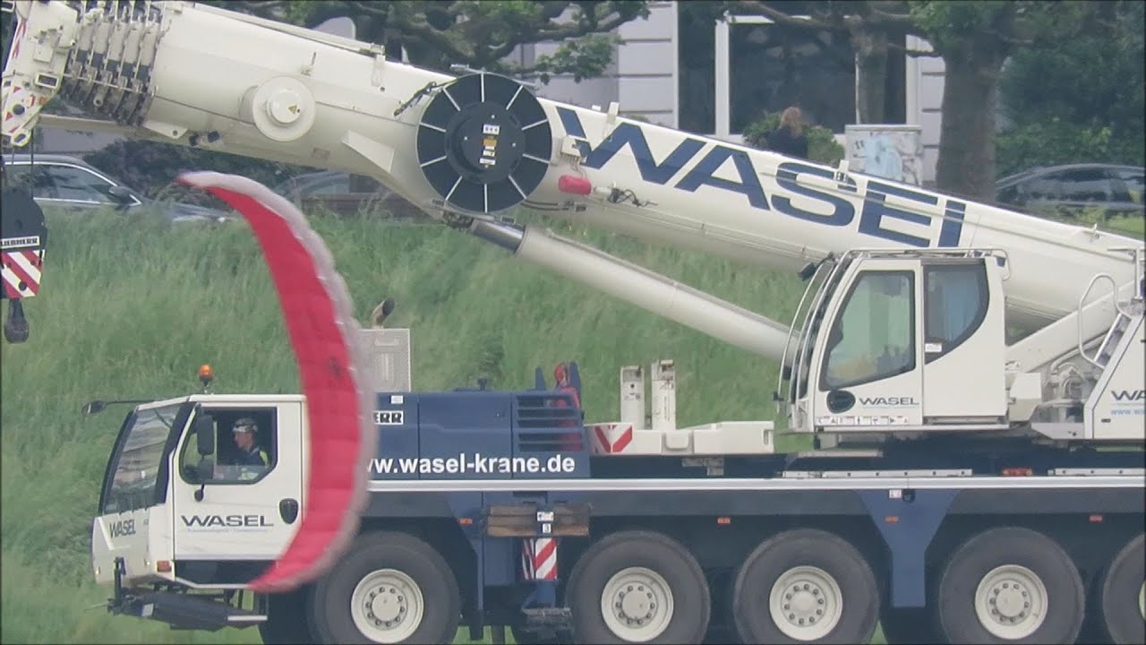 Liebherr  LTM 1110 5.2  Container der Stadtwerke am Rheinufer